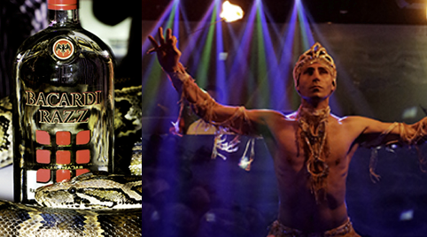 Oosters waarzegster met prachtig ingerichte tent